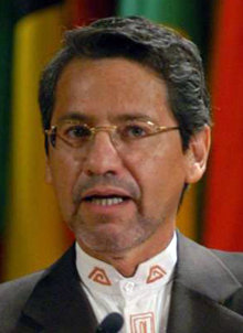 El ministro Educación de Ecuador, Raúl Vallejo Corral, recomendó que, en general, los viajes hacia el exterior se realicen solo cuando sea estrictamente necesario. 
